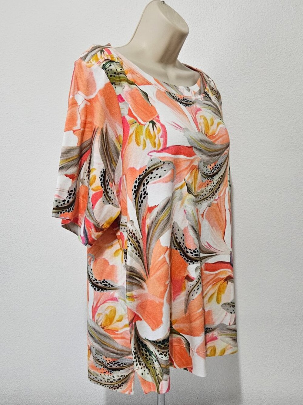 Chico's Boatneck Short Sleeve Floral Top | Chico's Size 3, US Size XL - Picture 4 of 11